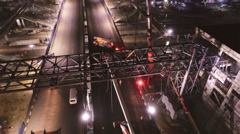 .the oshodi axis, the lagos state government has erected a temporary skywalk bridge, this is as a result of the of the former sidewalk bridges, the newer ones will help to give the oshodi transport. Oshodi Skylink Bridge in The Works - YouTube