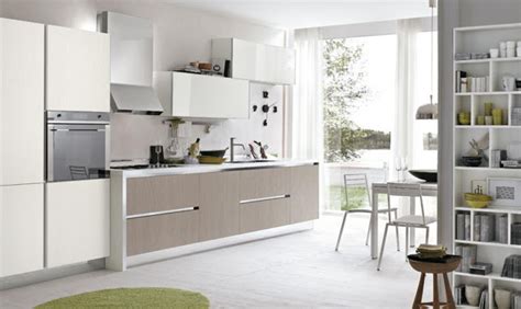 Mulai dari jenis ruang yang sangat sempit, ruang panjang, ruang bawah tangga, atau dapur di ruang makan. Macam-Macam Model Kitchen Set di IKEA