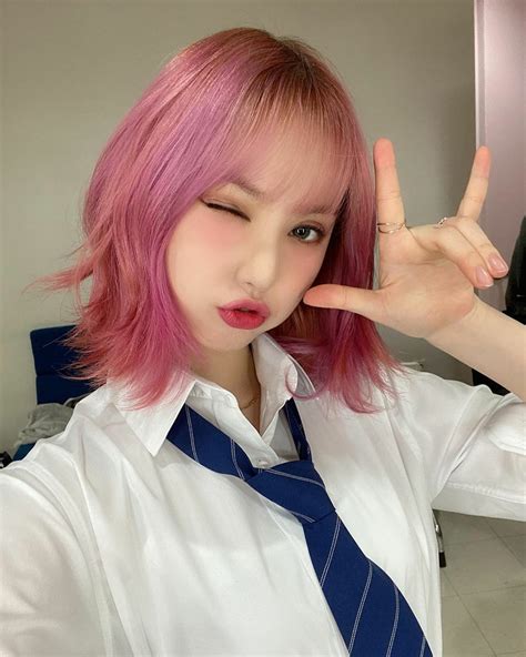 She wore extensions for time for the moon night mv and promotions. Gfriend-Eunha Instagram @gfriendofficial em 2020 | Meninas ...