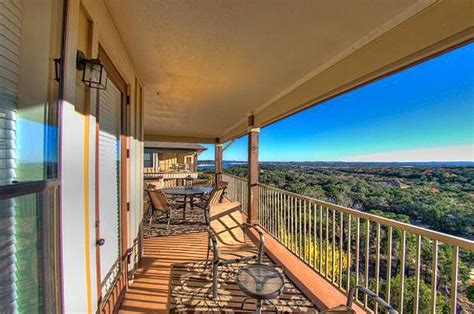 The lake travis tree houses are iconic waterfront lake travis vacation rentals in the heart of lakeway. Hollows Lake Travis Vacation Rentals | LakeTravis