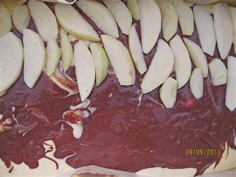 390 cal dies ist ein rezept für einen saftigen gedeckten apfelkuchen. Marmorierter Apfelkuchen mit Marzipan - Mandel - Decke von ...