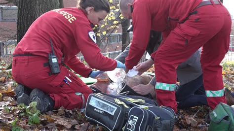 Det er antatt at idrettsdrevet høygradig adrenerg. Hva gjør du med en som får hjertestans om du kommer først ...