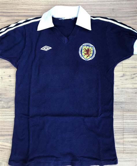 Find scotland strips in all sizes and support the scottish national football team at home and away. Scotland Home football shirt 1980 - 1982.
