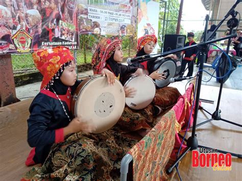 Perpaduan etnis juga sangat berbeda. Keunikan suku kaum Kedayan di Labuan perlu dibukukan ...