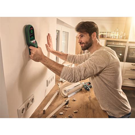 Its straightforward traffic light system and associated warning sounds clearly indicate where it is safe to drill and where it is best to avoid. Bosch UNIDET UniversalDetect Digital Detector from Lawson HIS