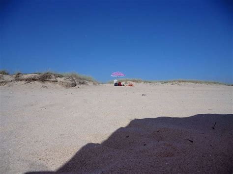 Elles ont de grosses poitrines et recherchent des jeunes mecs chauds pour plan cul. Vieille brune poilue photographiée nue à la plage par un voyeur - 4plaisir.com