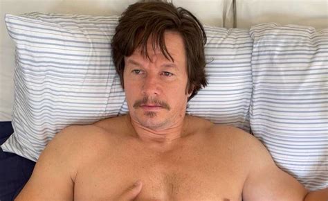 Actor mark wahlberg's official facebook page. Mark Wahlberg shows off physical transformation for new ...