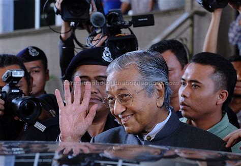 Nilai mata wang dipengaruhi oleh pedagang global (bank, kerajaan, pedagang, algoritma) 24 jam seminggu. Dr Mahathir tidak pernah masuk bilik urus niaga forex di ...