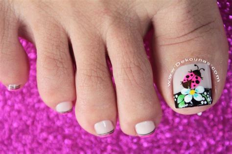 Una combinación de uñas con animal print tipo cebra con lineas negras y fondo blanco de esmalte y la francesa en rosa. Diseño de uñas Pies Mariquita y flores | DEKO UÑAS | Moda ...