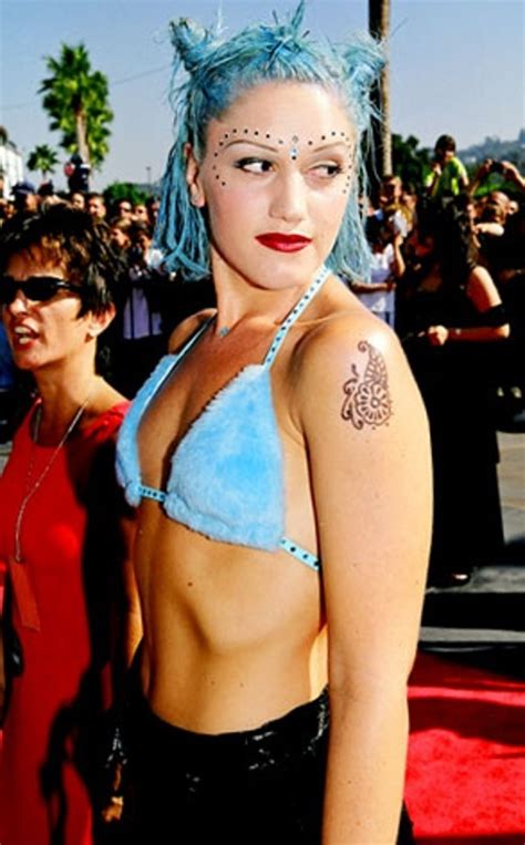 Make your hair stand straight up on end. Gwen Stefani 1998. Love the blue hair. | Tlc fashion ...