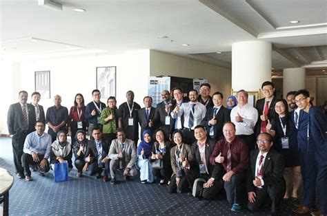 Laporan ini menjadi kelebihan pada anda kerana setiap butiran kewangan di. Group photo of the guests, organising committee and some ...