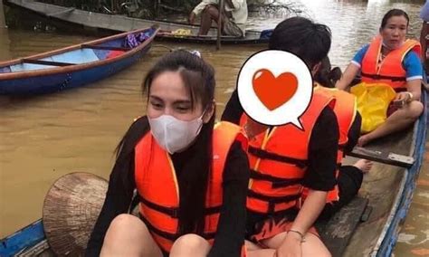 Nói về lý do xây lại biệt thự, thủy tiên cho biết ban đầu cô dự định sửa nhà, song lúc thợ khoan tới gia cố móng. Ca sĩ hải ngoại Jimmyii Nguyễn 'cà khịa' làm từ thiện phải ...