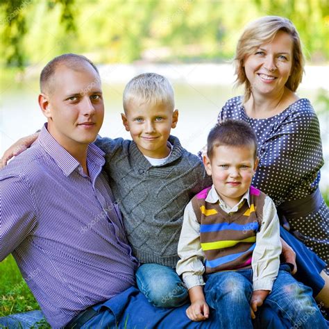 178 otros terminos para parenting. Russian family, young parents and two sons — Stock Photo ...