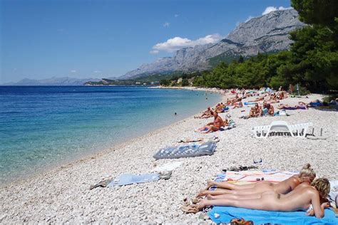 Chorwacja, plaże i kąpieliska, tanie noclegi, noclegi w centrum. Plaże naturystyczne w Chorwacji. Kempingi FKK, plaże nudystów