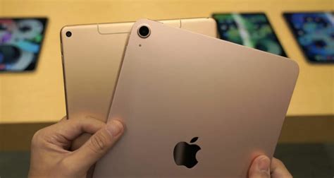 Das ipad air hat ein 10,9 liquid retina display, den a14 bionic chip und es kommt in fünf farben. Gold iPad Air 3 Vs Rose Gold iPad Air 4 [Color Comparison ...