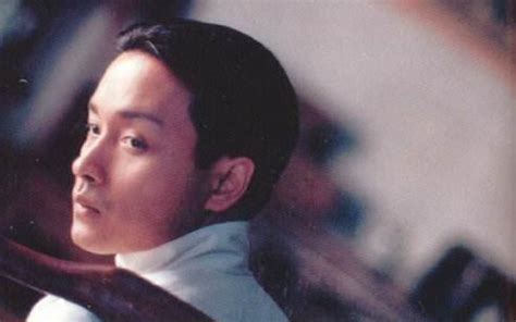 Leslie cheung 張國榮 english translation: 《霸王別姬》中張國榮演繹的角色無可替代 他的媽媽同樣演技爆表 - 每日頭條