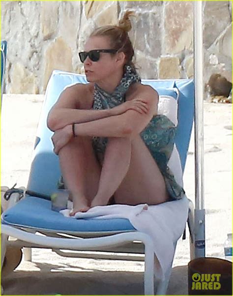 But as you sit next to her, make sure you're sitting in a tight spot so your arms are touching each other's. Chelsea Handler Wears Her Bra on the Beach After ...