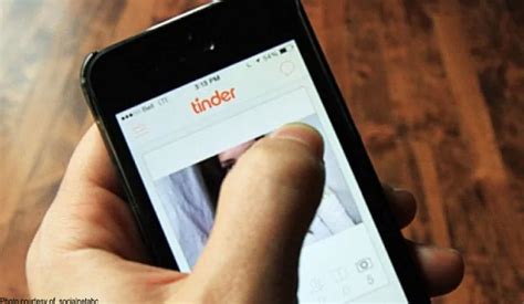 This is simply another clickbait, a fake feature that is there to speed up making your decision and make you click to proceed to the website. Tinder probs solved! Karen Jimeno talks about 'age lift ...