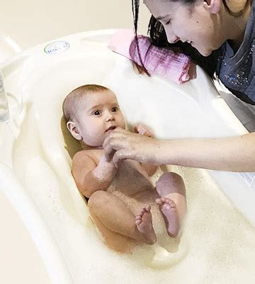 From baby lotions and creams to baby powder, balms and butters all specially formulated. 5 Best Baby Bath Tubs Reviews of 2019 in the UK ...