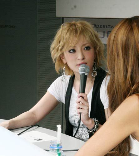 Ayumi hamasaki is interviewed by atika shubert for cnn's talk asia in 2006 and briefly gives the interview in english to promote her asian tour for the. 【ほとんどのダウンロード】 浜崎 あゆみ ショート ヘア - 最高 ...