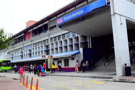 This station is located in taman paramount, petaling jaya, selangor, malaysia. Taman Bahagia LRT Station - klia2.info