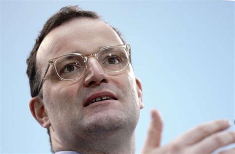 Der impfstoff wird jüngst für eine reihe von todesfällen verantwortlich gemacht. Intervalle bei Corona-Impfung: Jens Spahn setzt auf ...
