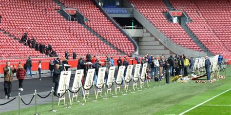 Ajax showtime krijgt vandaag nieuwe website! AFC Ajax on Twitter: "Ook vandaag zijn er veel mensen bij het condoleanceregister voor Johan ...