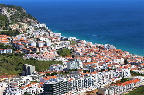 In 2017, portugal was elected both europe's leading destination and in 2018 and 2019, world's leading destination. Фото Португалия Sesimbra берег город Здания