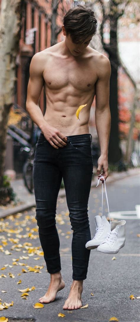 Barefoot hotties tease the boys. Super Skinny Jeans Boys | Herren mode, Mode, Jungs