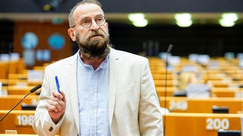 A blikk emlékeztet, hogy szájer józsef és cége 10 éven át feleségével, handó tündével közös házukba volt bejelentve. r/worldnews - Brussels 'sex party': Hungarian MEP József ...