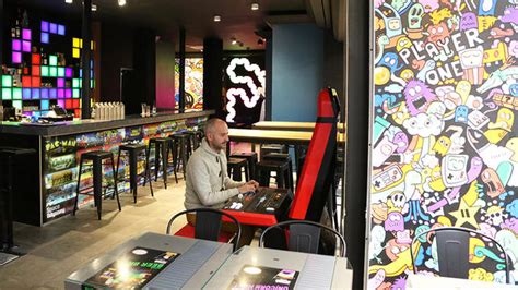 2 or more people can play. Le bar Player One fait le plein de souvenirs pour les ...