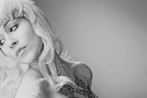 Thick white girl blonde (322,403 results). Free Images : black and white, girl, woman, young, tattoo ...