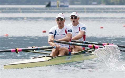 Aviron (rame) grande taille (4m), décapé et verni idée déco: L'aviron français rame - La République des Pyrénées.fr