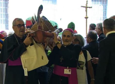 Futuro da igreja não depende disto. Rainha Maria