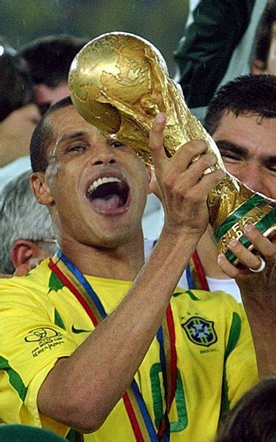 Often considered one of the best players of his generation, rivaldo is also regarded as one of the greatest of all time. Planète Barça: Rivaldo : Ballon d'Or 1999