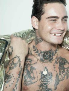 Douwe bob's channel, the place to watch all videos, playlists, and live streams by douwe bob on dailymotion. Tattoos van Douwe Bob: 'Ik heb vier namen van exen' - JFK