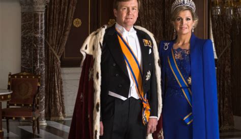 Koningsdag willem alexander en maxima masker van karton bestellen. Willem Alexander en Maxima kopen servies voor 1,4 miljoen ...