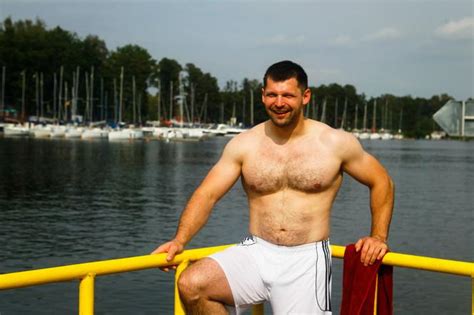 Born 12 october 1981 in oława) is a former olympic champion polish weightlifter and current mixed martial artist. Szymon Kołecki kręci fikołeczki - Super Express