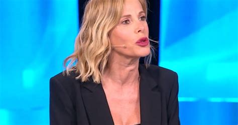 7 feb 2019 | mediaset play. Amici 2021, Alessia Marcuzzi commenta in diretta: fan ...