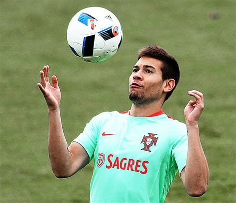 Raphaël guerreiro is an actor, known for bundesliga 26. Portugal - Islande. Raphaël Guerreiro enfant de la patrie ...