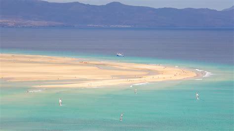 Discover sotavento places to stay and things to do for your next trip. Playa de Sotavento de Jandia-Puerto del Rosario | Expedia.nl