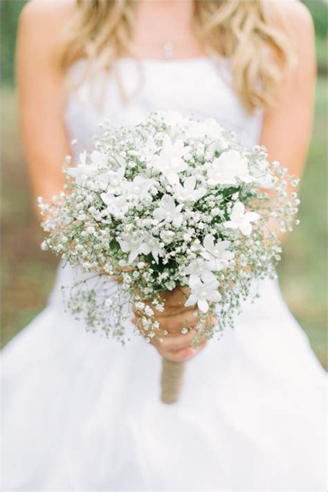 Small white flower used in wedding bouquets. Wedding Flowers: 40 Ideas to Use Baby's Breath ...