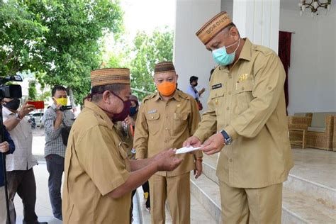 Pakar ekonomi terence gomez berkata, kerajaan harus. Jika PNS Aktif Meninggal, Ahli Waris Dapat Apa?