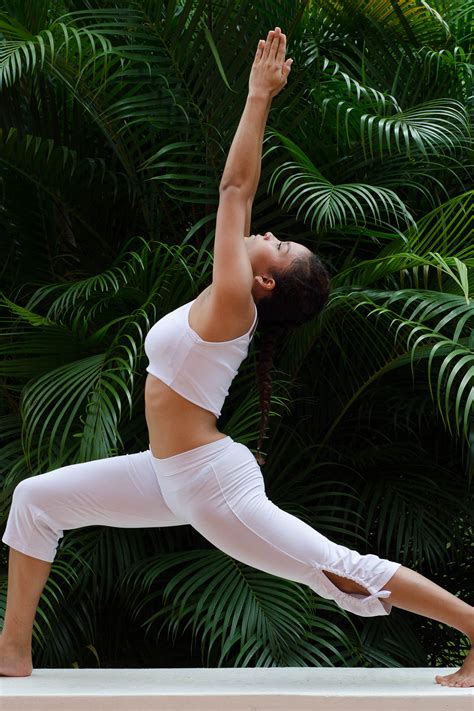 Mit unserem workout kommst du bei regelmäßiger ausführung in weniger als 30 minuten in topform! Yoga-Übungen für Anfänger: 6 Tipps zur Entspannung in 2020 ...