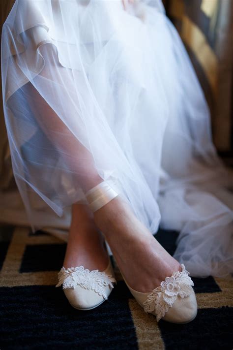 Der ultimative guide für eure hochzeitskleider. hand crafted ivory bridal flats (mit Bildern) | Schuhe ...