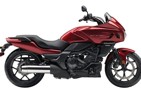 If you test rode the honda nc700x and found its 32.7 inch saddle height too tall for your frame, you'll probably find the ctx700 feels far more approachable and confidence inspiring. Новые мотоциклы Honda CTX 2014: CTX700N, CTX700ND, CTX700 ...