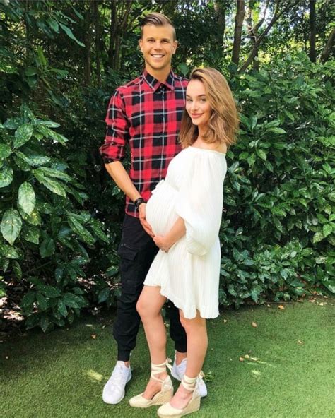 How old is sarah kohan? pregnant wags | Tumblr