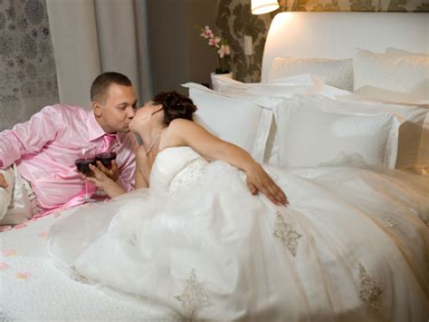 And asking in the present tense (what do you do on your first. Tips To Decorate Your Wedding Room - Boldsky.com