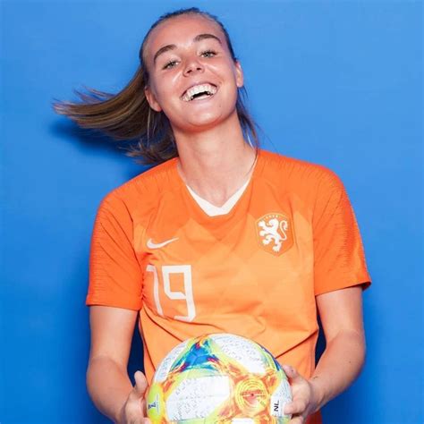 De oranjeleeuwinnen treffen in de. Pin van YvonneHarms op oranje & | Voetbal meisjes ...