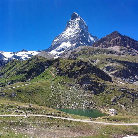 Stunning view of the Matterhorn, Switzerland [OC][2432x2432] : EarthPorn